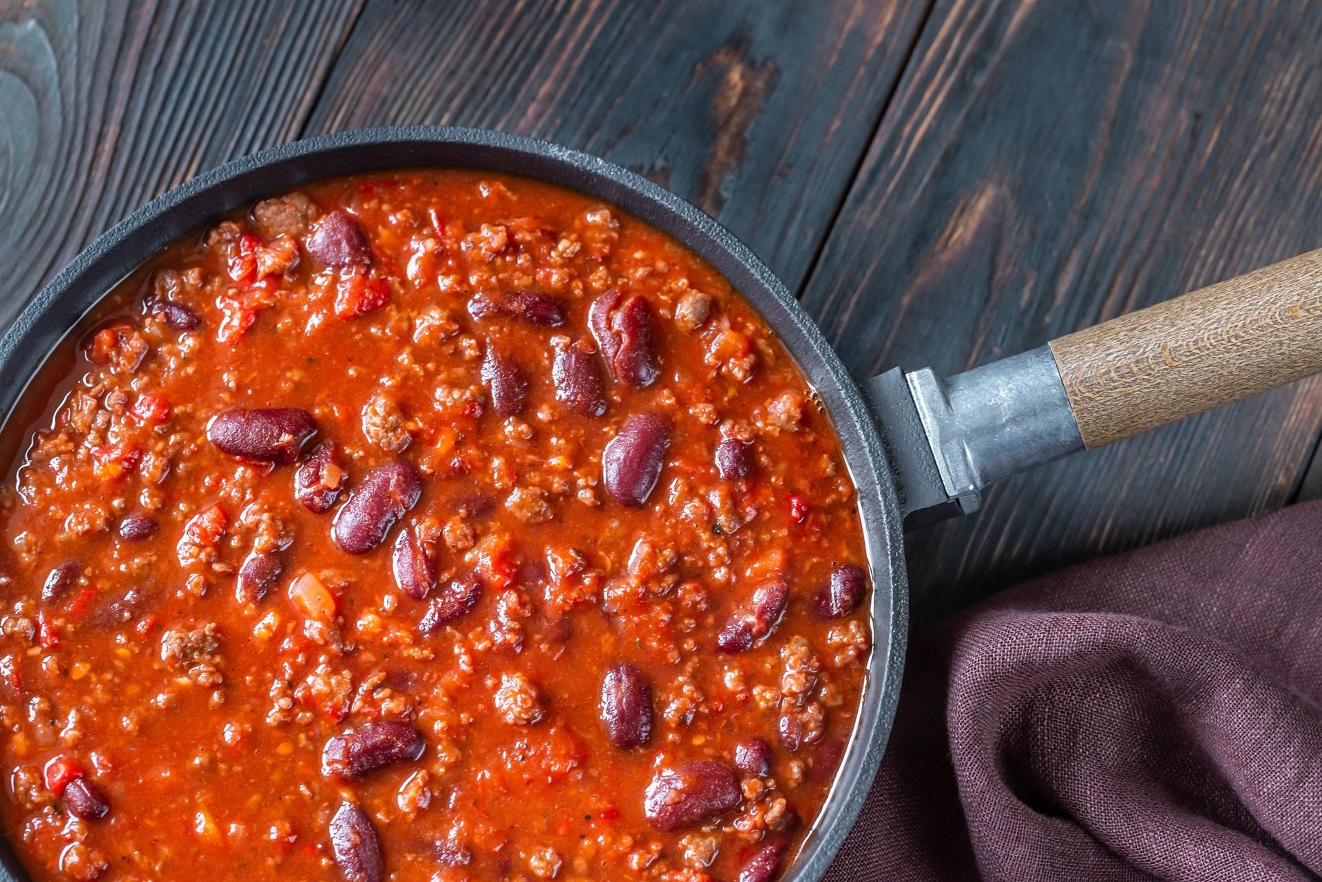 Chili con Carne mit Bohnen und Fleisch | mexikanische Lebensmittel

