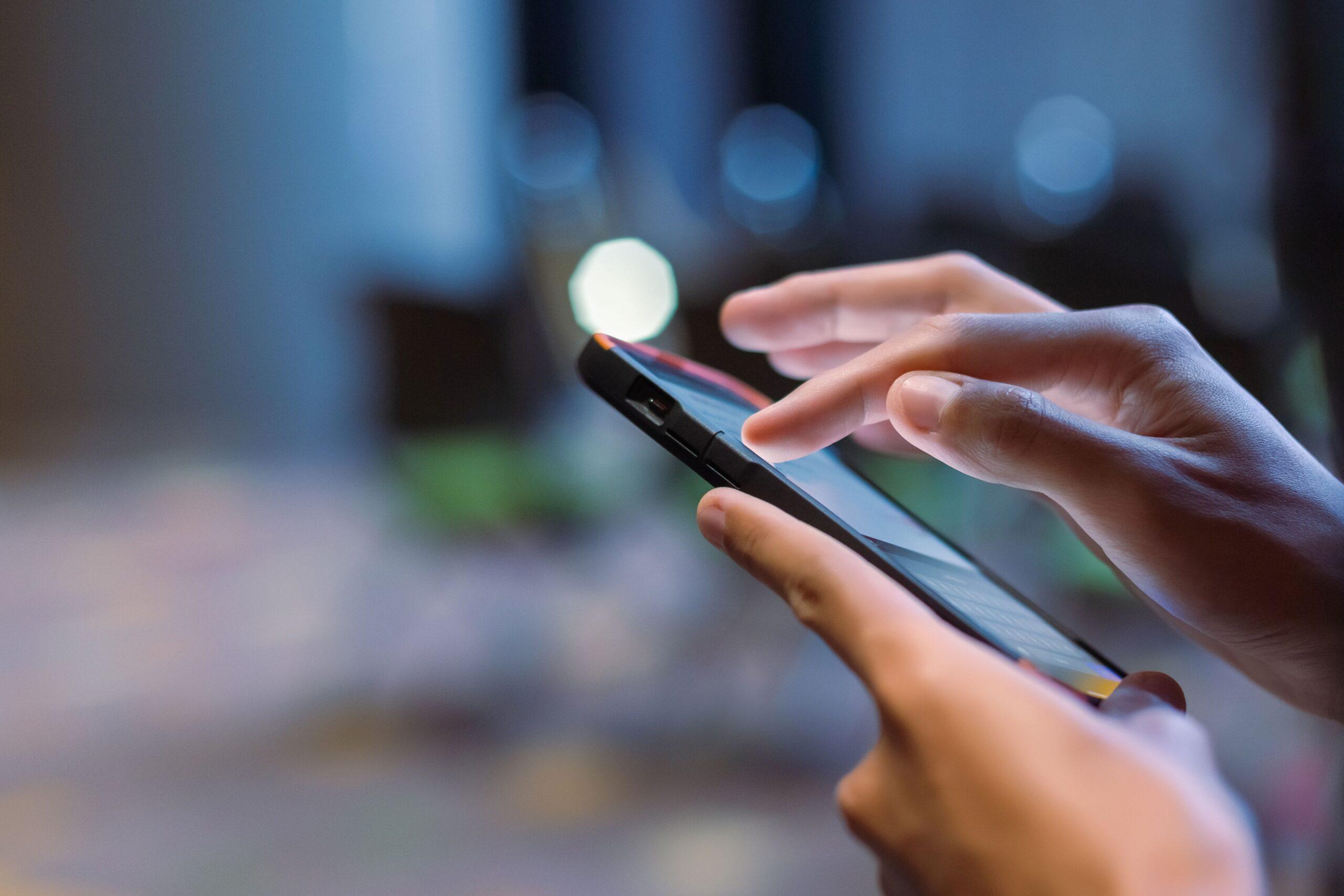 Funktionierendes Smartphone nach erfolgreicher Reparatur im Handyshop Salzburg